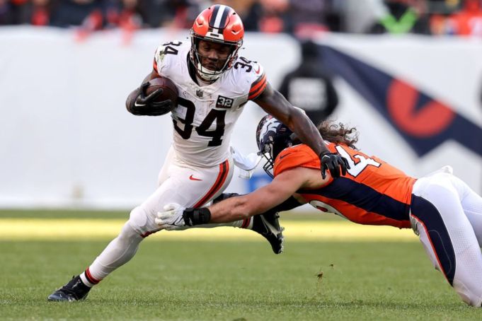 DENVER, CO - NOVEMBER 26: Cleveland Browns running back Jerome Ford (34) tries to elude from being tackled by Denver Broncos linebacker Alex Singleton (49) during an NFL game between the Cleveland Browns and the Denver Broncos on November 26, 2023 at Empower Field at Mile High in Denver, CO. (Photo by Steve Nurenberg/Icon Sportswire via Getty Images)