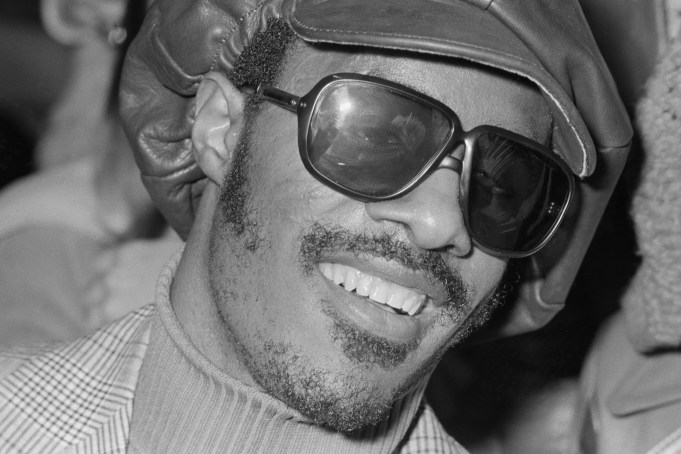 American singer, songwriter and musician Stevie Wonder in the UK, 25th January 1974. (Photo by Evening Standard/Hulton Archive/Getty Images)